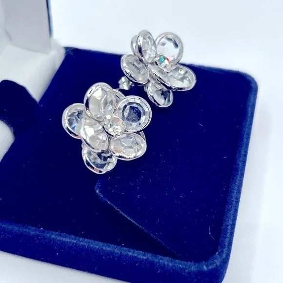 Vintage Crystal Flower Petal Glass Earrings Post Back Silver - Picture 2 of 8
